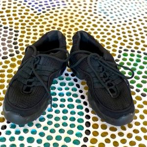Sleek Black Women's Athletic Shoes